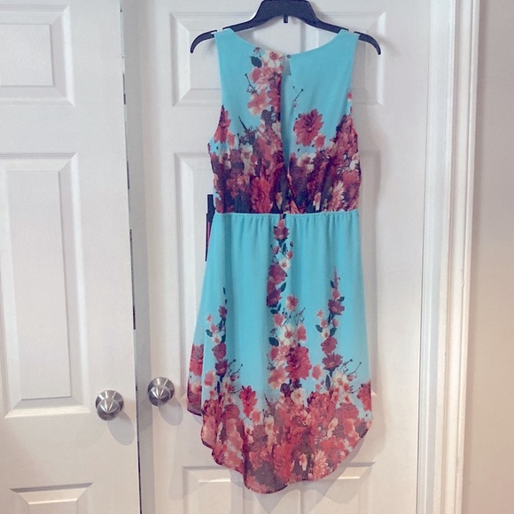 Flirty Floral Dex Dress - Picture 2 of 4
